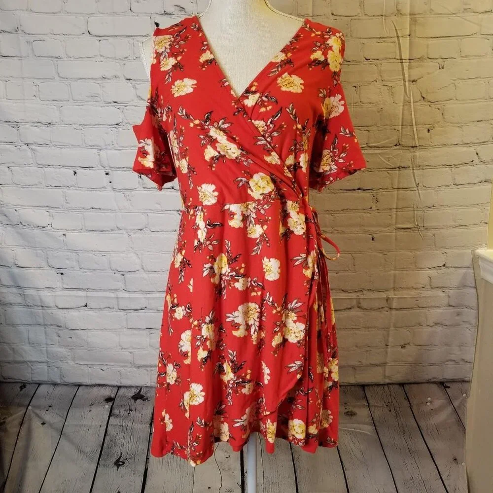 Vintage floral wrap sundress with open shoulder - Picture 1 of 2
